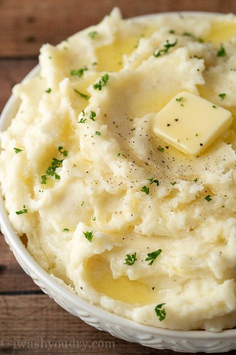 Classic Mashed Potatoes Recipe, Russet Potato Recipes, Healthy Mashed Potatoes, Classic Mashed Potatoes, Fluffy Mashed Potatoes, Easy Mashed Potatoes, Homemade Mashed Potatoes, Best Mashed Potatoes, Mashed Potatoes Recipe