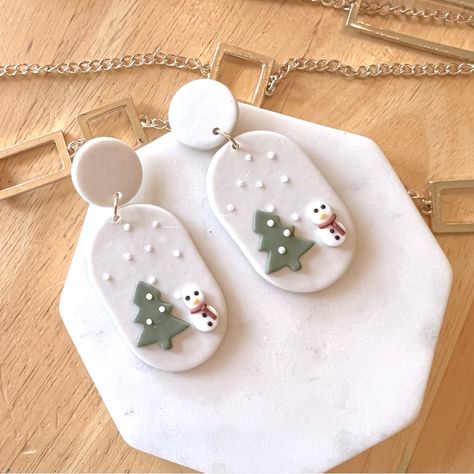 New! Handmade Poly Clay 3 Dimensional Snowman Christmas Earrings Christmas Inspired Earrings, Buffalo Bills Clay Earrings, Clay Earing Idea, Birthday Clay Earrings, Polymer Clay Earrings For Teachers, Christmas Ornament Polymer Clay, Painted Resin Jewelry, Clay Earrings Holiday, Painting Clay Earrings