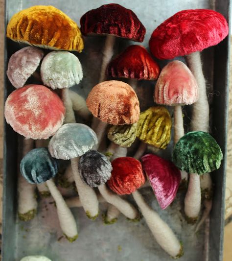 Velvet Mushrooms, Mushroom Crafts, Mushroom Art, Vintage Velvet, Design Layout, Fabric Art, Textile Art, Fabric Crafts, Fiber Art