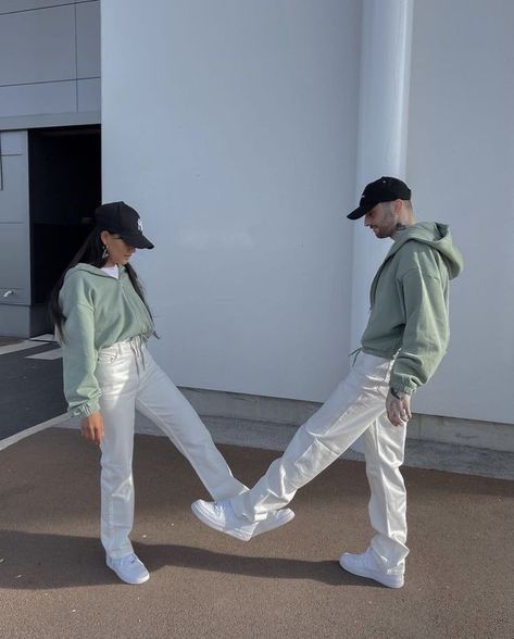 Coupleoutfits Couple Outfits, Outfits Aesthetic Pareja, Couple Fits Streetwear, Matching Couple Aesthetic, Couple Outfits Streetwear, Couple Streetwear, Couple Outfits Matching, Matching Fits, Couple Outfit Ideas