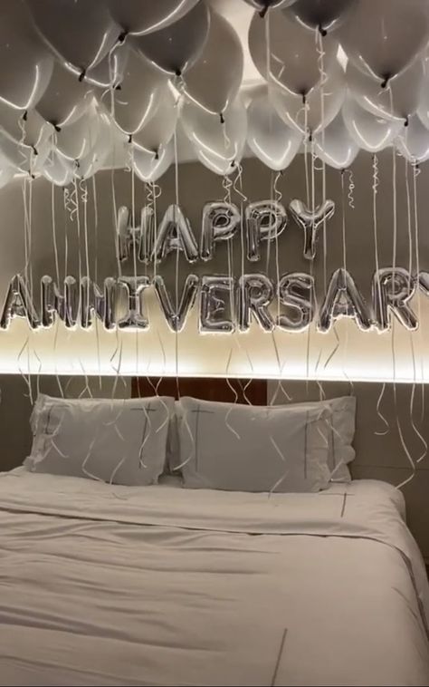 Bedroom Birthday Decorations Boyfriend, Just Married Room Decoration, 18th Birthday Gifts For Boys, Romantic Hotel Rooms, Boyfriends Birthday Ideas, Happy Birthday Background, Romantic Room Decoration, Surprise Birthday Decorations, Happy Birthday Decor