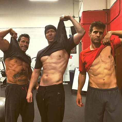 The Right Stuff! NKOTB Show Off Their Rock-Hard Abs in Drool-Worthy New Photo http://www.people.com/article/nkotb-show-off-abs-instagram-donnie-wahlberg-joey-mcintyre Danny Wood, Joey Mcintyre, Donnie Wahlberg, Kids Blocks, Hot Abs, Jordan Knight, The Right Stuff, New Kids On The Block, Block Party