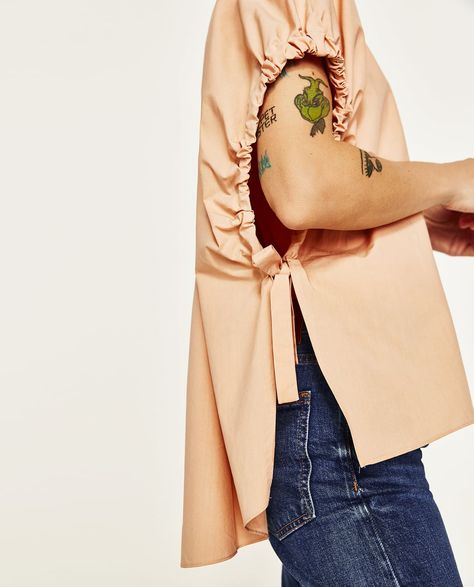 POPLIN TOP WITH GATHERED SLEEVES Tan Blouse, Blouse Zara, Mode Kimono, Poplin Top, Gathered Sleeves, Mode Inspiration, Blouse Styles, Fashion Details, Zara Tops