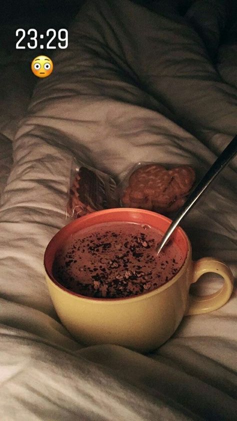 Coffee Snapchat Stories, Coffee Snapchat, Night Coffee, Story Ideas Pictures, Photos Tumblr, Tumblr Photography, Selfie Ideas Instagram, Snap Food, Creative Instagram Stories