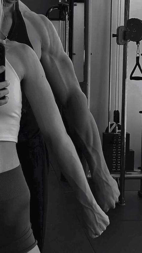 Gym Couple, Gym Partner, Gym Pictures, Gym Photos, Couple Picture Poses, Fitness Inspiration Body, Gym Rat, Couple Aesthetic, Cute Couple Pictures