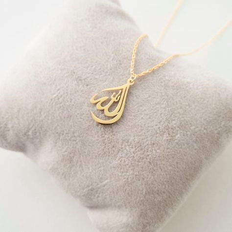 This necklace is a piece of our new collection of Allah necklace made from sterling silver and 14k gold. The collection includes different designs that suit all tastes Kufi/calligraphy, heart/rectangle/triangle shapes, tiny/big sizes. Here is the link for the full collection: https://etsy.me/2Swd0lPAll the designs can be made as necklace, bracelet, and earrings. If you also want a complete set that includes a necklace, a bracelet and earrings please get in touch with us. We accept custom orders! Kufi Calligraphy, Allah Necklace, Calligraphy Heart, Allah Pendant, Arabic Jewelry, Islamic Jewelry, Crescent Necklace, Solid Gold Necklace, Jewelry Dainty