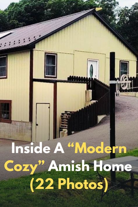 This home will probably have some people saying “that’s not an Amish home!” Well, it happens to be one. Early American Home Interiors, Amish Living Room, Amish Decorating Ideas, Amish Christmas Decorations, Amish Aesthetic, Amish Decor, Amish Farmhouse, Amish Market, Amish Home