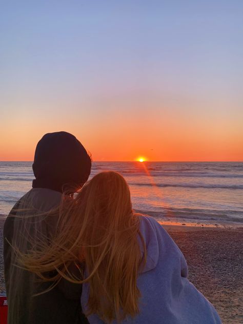 Couple Beach Pictures, Zestaw Ikon, Beach Date, Shotting Photo, Photographie Inspo, Couples Vibe, Cute Couples Photos, Photo Couple, Sunset Pictures