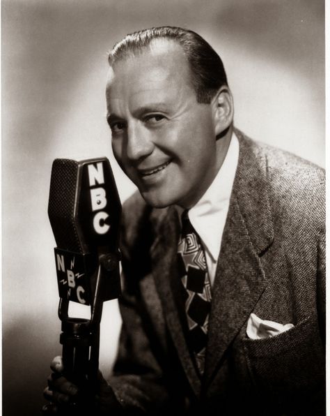 Martin Grams: Jack Benny and The Walking Man Contest Golden Age Of Radio, Jack Benny, Celebrity Prints, Walking Man, Old Time Radio, Old Radios, Baby Boomer, Vintage Radio, Hollywood Actor