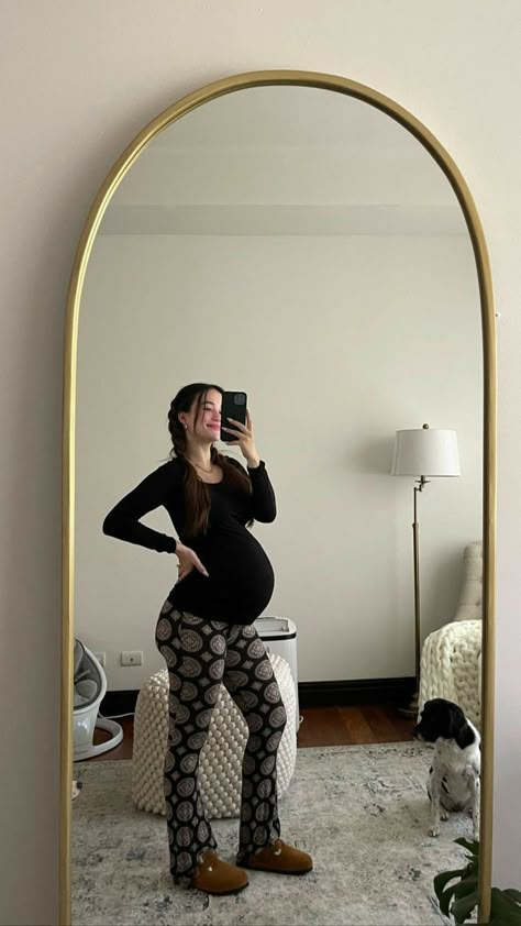 Aesthetic Pregnancy Outfit, Aesthetic Pregnant Outfits, Aesthetic Maternity Outfits, Pregnant Woman Aesthetic, Hot Pregnancy Outfits, Pregnancy Belly Photos, Cute Pregnancy Pictures, Cute Maternity Dresses, Belly Photos