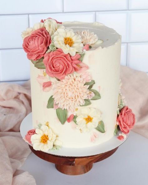 Macy Schmelzer on Instagram: "Cascading piped and painted florals with a bit of gold ✨ Couldn’t choose a favorite side! 🤍 #flowercake #buttercreamflowers #buttercreamflowercake #flowers #buttercream #paintedcake #buttercreamflower #floralcake #abstractcake #cakedecorating #cakeartist #cakedesign #wiltoncakes #birdiescupcakes" Cascading Buttercream Flower Cake, Botanical Cake Ideas, Cake With Flowers On Side, Buttercream Flower Wedding Cake, Yellow Flower Cake, Floral Buttercream Cake, Flower Cake Decor, Flower Cake Ideas, Cake Decor Ideas