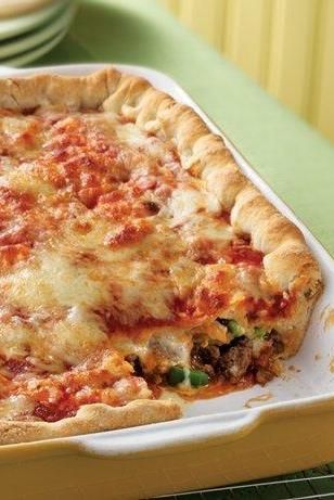 Stuffed Pizza Bake Pizza Lasagna, Stuffed Pizza, Pizza Roll, Betty Crocker Recipes, Bisquick Recipes, Pizza Casserole, Pizza Recipes Homemade, Deep Dish Pizza, Pizza Bake