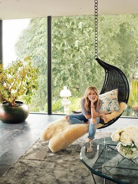 'There's nowhere else I want to be': Jennifer Aniston has opened the doors to the stunning... Jennifer Aniston House, Jennifer Garner Elektra, Architectural Digest Magazine, Jeniffer Aniston, Jenifer Aniston, Jennifer Aniston Style, Jen Aniston, Justin Theroux, Design Salon