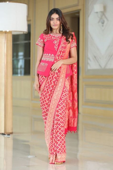 Bandhej Dress Designs Latest, Bhandej Blouse Designs, Naina Jain Bandhej Sarees, Blouses For Bandhani Saree, Bandhani Saree Outfit, Bandhej Saree Blouse Designs Latest, Bandhni Saree Designs Latest, Bandhani Blouse Designs Latest, Bandhej Saree Blouse Design