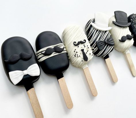 Fathers Day Macarons, Cakesicles For Men, Cake Sicles Design, Black Cakesicles, Father’s Day Treats Ideas, Father’s Day Treats, Father’s Day Mini Cake, Cake Sicles, Cakesicles Ideas