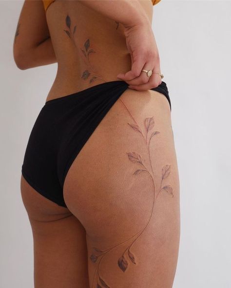 Upper Thigh Tattoos, Hip Thigh Tattoos, Wrap Tattoo, Hip Tattoos Women, Mode Tips, Leg Tattoos Women, Thigh Tattoos Women, Classy Tattoos, Discreet Tattoos