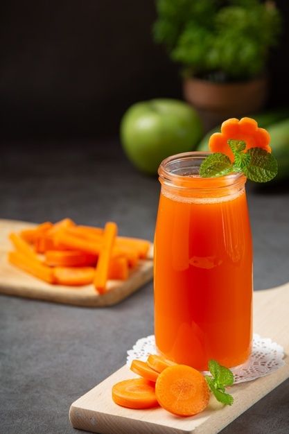 Healthy drink, fresh carrot juice Free P... | Free Photo #Freepik #freephoto #food #leaf #glass #organic Healthy Eating Smoothies, Carrot Juice Recipe, Resep Juice, Carrot Smoothie, Veggie Smoothies, Fresh Fruit Juice, Organic Juice, Healthy Drink, Milk Shakes