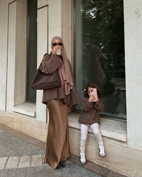 matching with my cutie pie🥧🤎🍂✨ autumn outfit, autumn vibe, mom&daughter outfit, modest fashion, hijab outfit, pinterest style Pregnant Corporate Outfit, Muslim Pregnancy Outfits, Hijab Trends Fashion Ideas, Hijabi Outfits Casual Winter, Casual Outfits Hijab, Hijab Outfit Ideas, Islamic Modest Fashion, Modest Winter Outfits, Outfit Modest