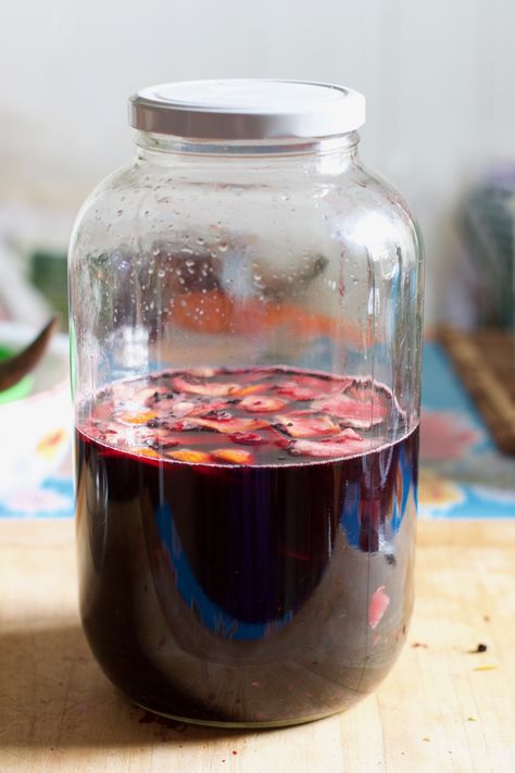 Elderberry Liqueur Recipe, Elderberry Liquor, Liquor Infusions, Homemade Spirits, Homemade Booze, Mead Making, Homemade Liqueur Recipes, Wine Making Recipes, Diy Alcohol