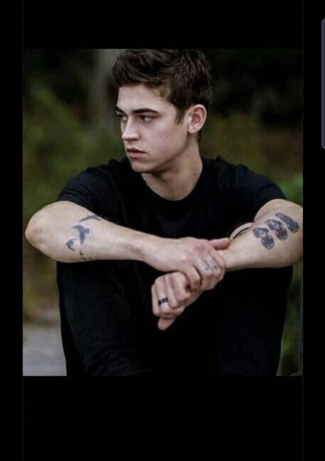 Hero Fiennes Tiffin Aesthetic, Hero Tiffin, Hero Fiennes Tiffin After, Hero Fiennes Tiffin Hardin, Men Fade Haircut Short, Hero Tattoo, Hero Ft, Hot Hero, Fiennes Tiffin