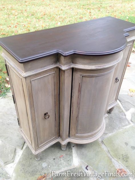 Annie Sloan Gray Chalk Paint, Cream Color Chalk Paint Furniture, Painted Foyer Table, Brown Chalk Paint Furniture Ideas, Cream Chalk Paint Furniture, Brown Chalk Paint Furniture, Annie Sloan Painted Furniture Ideas, Painted Foyer, Chalk Paint Table