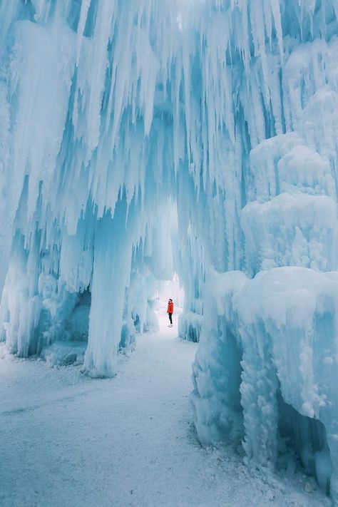 Ice Castle In Alberta, Canada (10) Canada Snow, Ice Castle, Canadian Winter, Ice Castles, Ice Cave, Couple Travel, Photography Beach, Beautiful Pics, Skydiving