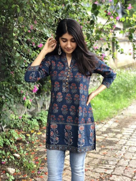 Short Kurti Designs, Cotton Short Tops, Cotton Tops Designs, Western Top, Simple Kurta Designs, Short Kurti, Simple Kurti Designs, Tunic Designs, Desi Fashion Casual