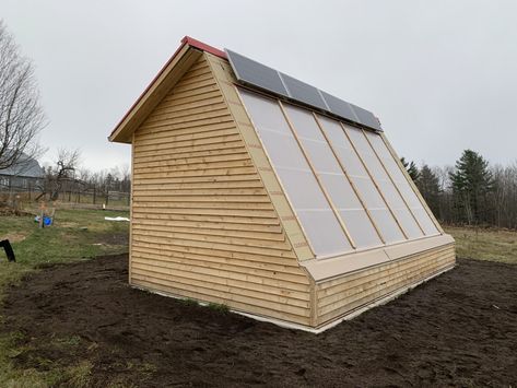 Solar greenhouse for crops – pv magazine International Solar Heated Greenhouse, Solar Greenhouse Design, Passive Solar Greenhouse, Greenhouse Panels, Solar Greenhouse, Heating A Greenhouse, Diy Greenhouse Plans, Lean To Greenhouse, Geodesic Dome Homes