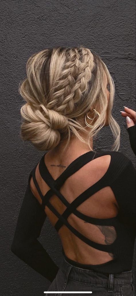 Braided Ponytail Hairstyles Bridesmaid, Side Hair Formal, Beautiful Prom Hairstyles, Texas Hairstyles Big, Low Hairdo For Wedding, Long Hairstyles For Engagement Pictures, Thick Hair Prom Hairstyles, Updos For Long Hair With Braids, Prom Updos For Long Hair Braided