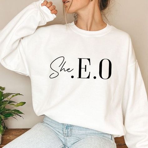 t shirt She E O, Small Business Shirt Ideas, Gifts For Business Owners, Women White Shirt Outfit, Business Owner Photoshoot, Sweatshirt Business, Etsy Tshirt, Small Business Clothing, Business Owner Shirts