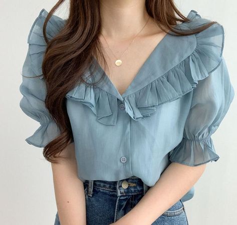 4e6cd95227cb0c280e99a195be5f6615desc38249863ri Áo Blu, Short Sleeve Chiffon Blouse, Blouse Korean Style, Ladies Chiffon Shirts, Romantic Blouses, Diy Vetement, Ruffles Fashion, Chiffon Ruffle, Chiffon Shirt