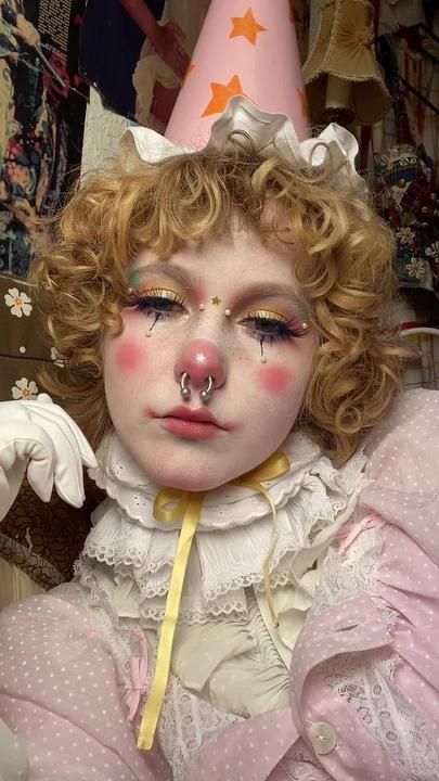 Love Clown, Clown Makeup Looks, Cute Clown Makeup, Mime Makeup, Funky Makeup, Pierrot Clown, Vampire Bride, Halloween Clown, Cute Clown