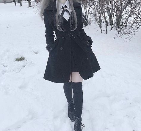 Detective Aesthetic Outfit, White Tights Outfit, Faceless Pfp, Aesthetic Edgy, Snow Bunny, White Tights, Pakaian Feminin, Snow Ice, White Snow