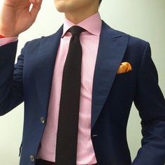 Salmon ! Pink Shirt Men, Gentleman Mode, Navy Suits, A Man In A Suit, Mens Fashion Magazine, Man In A Suit, Navy Blue Suit, Mens Fashion Blog, Best Mens Fashion