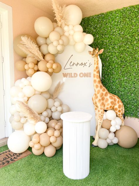 Wild One First Birthday Balloon Garland, Balloon Garland Wild One, 1st Birthday Giraffe Theme, Wild One Arch Backdrop, Minimalist Safari Birthday Party, Wild One Birthday Backdrop, Wildone 1st Birthday Party, Wild One Backdrop Ideas, Wild One Balloons