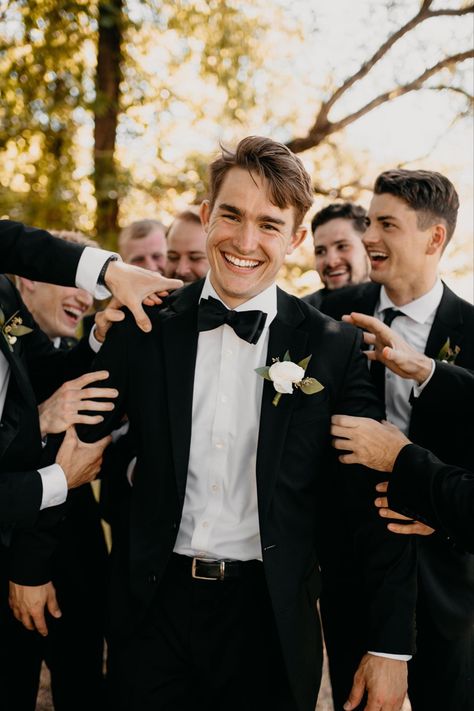 Groomsmen Black Suit, Black Suit Groomsmen, Black Tux Groomsmen, Grooms Poses, Groomsmen Shots, Black Groomsmen Suits, Groomsmen Black, Groom With Groomsmen, Black Tux Wedding