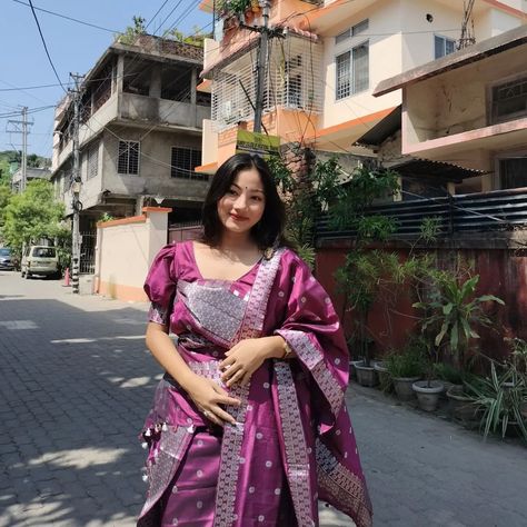 Nepali Traditional Dress Women, Nepali Dress Aesthetic, Bodo Girls In Dokhona, Garo Traditional Dress, Karbi Traditional Dress, Dokhona Dress, Dokhona Aesthetic, Bodo Traditional Dress, Nepali Dress Traditional