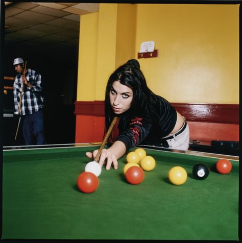 Celebrating the Very Best in Contemporary British Photography in Made in Britain/Online Amy Winehouse Style, Amazing Amy, Mötley Crüe, Amy Winehouse, Lana Del Rey, Pretty People, Pop Culture, Persona, Cool Photos