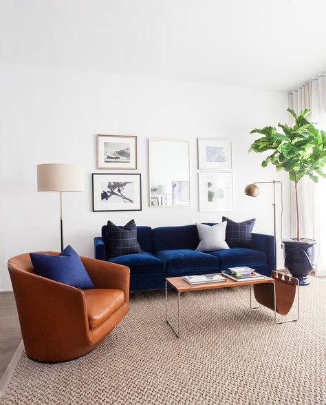 Caramel Couch With Blue Accents, Blue Couch Living Room Masculine, Navy Sofa Living Room, Blue Velvet Sofa Living Room, Living Room Nordic Style, Blue Sofas Living Room, Velvet Sofa Living Room, Blue Couch Living Room, Blue Sofas