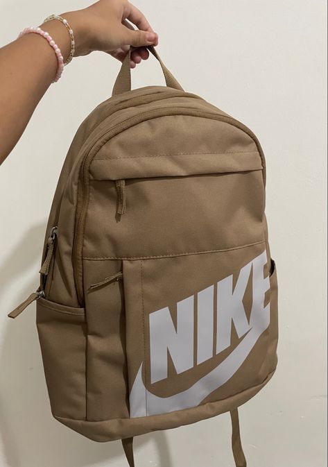 Book Bags For High School Nike, Bags For School Black, Cute Bags For Back To School, Nike Bags School, Nike Backpacks For School, Nike School Bag, School Backpack Ideas, Cute Bags For School, Cool Backpacks For School