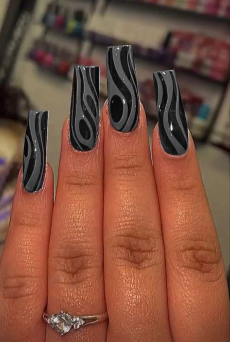 Black And Grey Nail Art, Black And Gray Nails Ideas, Grey Black Nails Design, Grey Coffin Nail Ideas, Grey And Black Nail Ideas, Grunge Coffin Nails, Charcoal Nail Designs, Black Base Nail Design, Black And Gray Nail Ideas