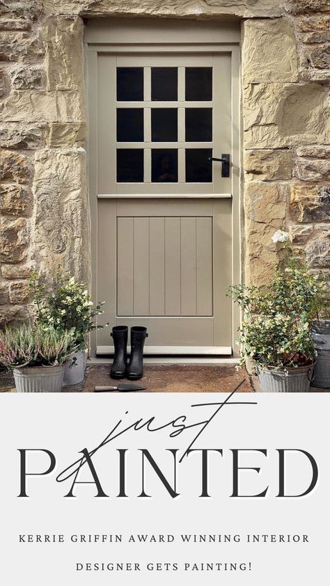 Period Door Colours Cottage Front Doors, Lodge Ideas, Oak Front Door, Door Signage, Beautiful Front Doors, Cottage Door, Cottage Garden Design, Cottage Exterior, Cottage Living Rooms