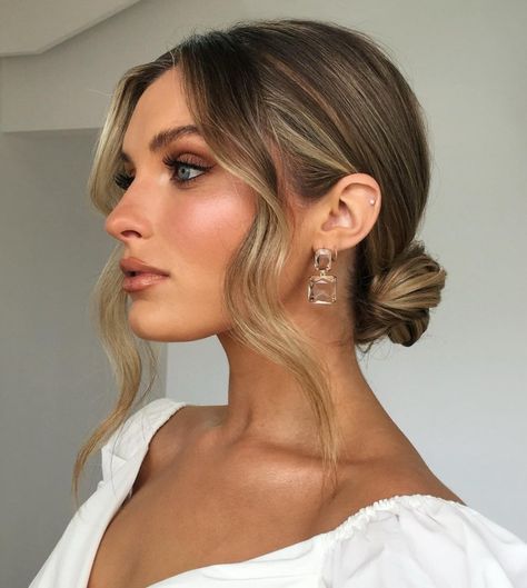 Formal Small Low Bun for Shorter Hair Tied Hairstyle For Wedding, Bussines Woman Hairstyles, Brunette Low Bun Wedding, Wedding Guest Hairstyles Low Bun, Slick Updo Hairstyles Wedding, Formal Event Hairstyles For Medium Length Hair, Wedding Hair For Windy Day, Wedding Guest Hair Brunette, Low Bun Party Hairstyles