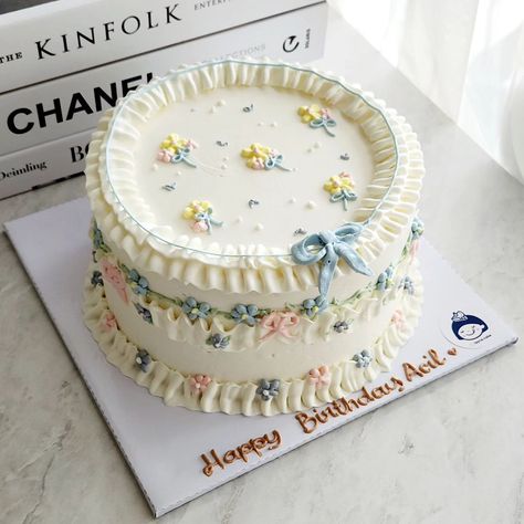 Korean cake jakarta | Layca (@layca.cake) • Instagram photos and videos Korean Inspired Cake, Cake Decorating Inspiration, Vintage Cake Decorating, Cake Instagram, Korean Cake, Korean Birthday, Pretty Birthday Cakes, Cute Birthday Cakes, Decorating Inspiration