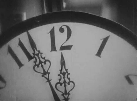 Castles Crowns and Cottages: One Christmas Eve Black And White Gif, Animiertes Gif, Horror Vintage, Samuel Beckett, Vintage Anime, Dream Symbols, Before Midnight, Tick Tock, Aesthetic Gif