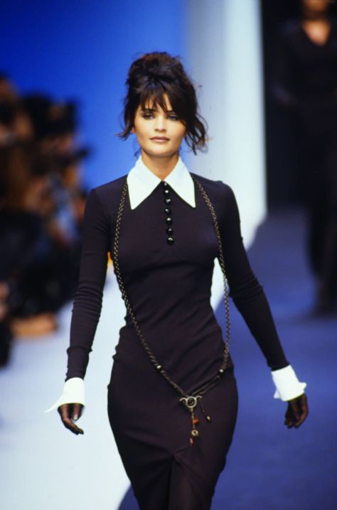 90s Office, High Fashion Runway, 90s Runway Fashion, Runway Fashion Couture, Original Supermodels, Helena Christensen, 90s Fashion Outfits, Beauty And Fashion, Look Chic