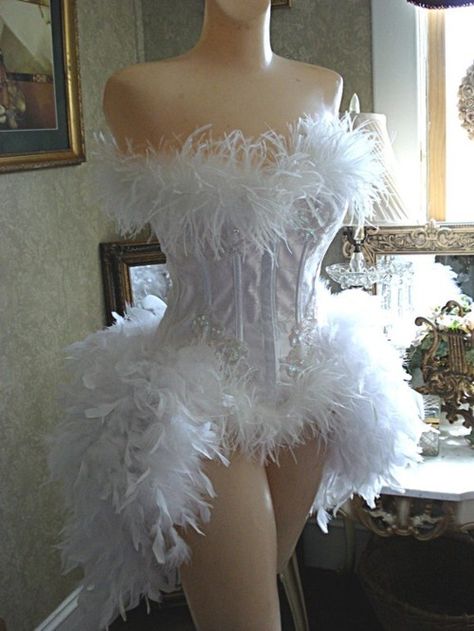 burlesque Plus Size Burlesque, Feather Corset, Burlesque Fashion, Burlesque Outfit, Burlesque Corset, Diy Outfits, Vintage Burlesque, Corset Costumes, Burlesque Costumes