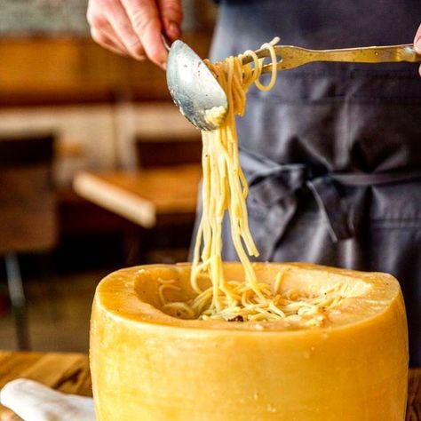 Fighetti - When your spaghetti is served from a giant melted Parmesan cheese wheel and you know you have found Heaven on Earth... 💕🍝🇮🇹 #Regram via @innonnaskitchen Parmesan Wheel, Cheese Wheel Pasta, Cheese Wheel, Dinner Restaurant, Pasta Bar, Dinner Restaurants, Bar Wedding, Food Trends, Fermented Foods