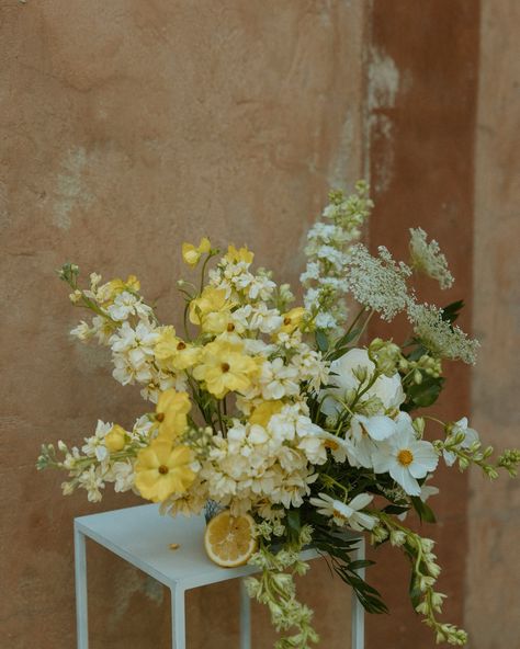 Ireland & Alex’s Tuscany inspired elopement 🍋 🥂 Planner: @brooklynrainbridesllc Couple: @irelandandalex Venue: @theclubatcorazonweddings Dress: @shoppingsonder Florals: @storyfloraldesign Hair & Makeup: @la_prima_beauty 🏷️ Italy / Amalfi coast / #italyphotographer / #destinationphotographer / destination wedding / Ohio photographer / #ohiophotographer / #floridaphotographer / #columbusphotographer / Columbus photographer / micro wedding / elopement / #elopement / #microwedding / Ital... White Green And Yellow Wedding, Italy Wedding Florals, Yellow Wildflower Wedding, Wedding Color Schemes With Yellow, Yellow Wedding Florals, Pale Yellow Wedding, Yellow Themed Wedding, Green And Yellow Wedding, Yellow Flowers Wedding