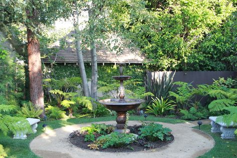 19 Brilliant Tiered Fountain Design To Enhance The Look Of Your Courtyard Front Yard Fountain, Patio Water Fountain, Patio Water Feature, Yard Fountain, Landscaping With Fountains, Concrete Fountains, Solar Water Fountain, Small Water Features, Fountains Backyard